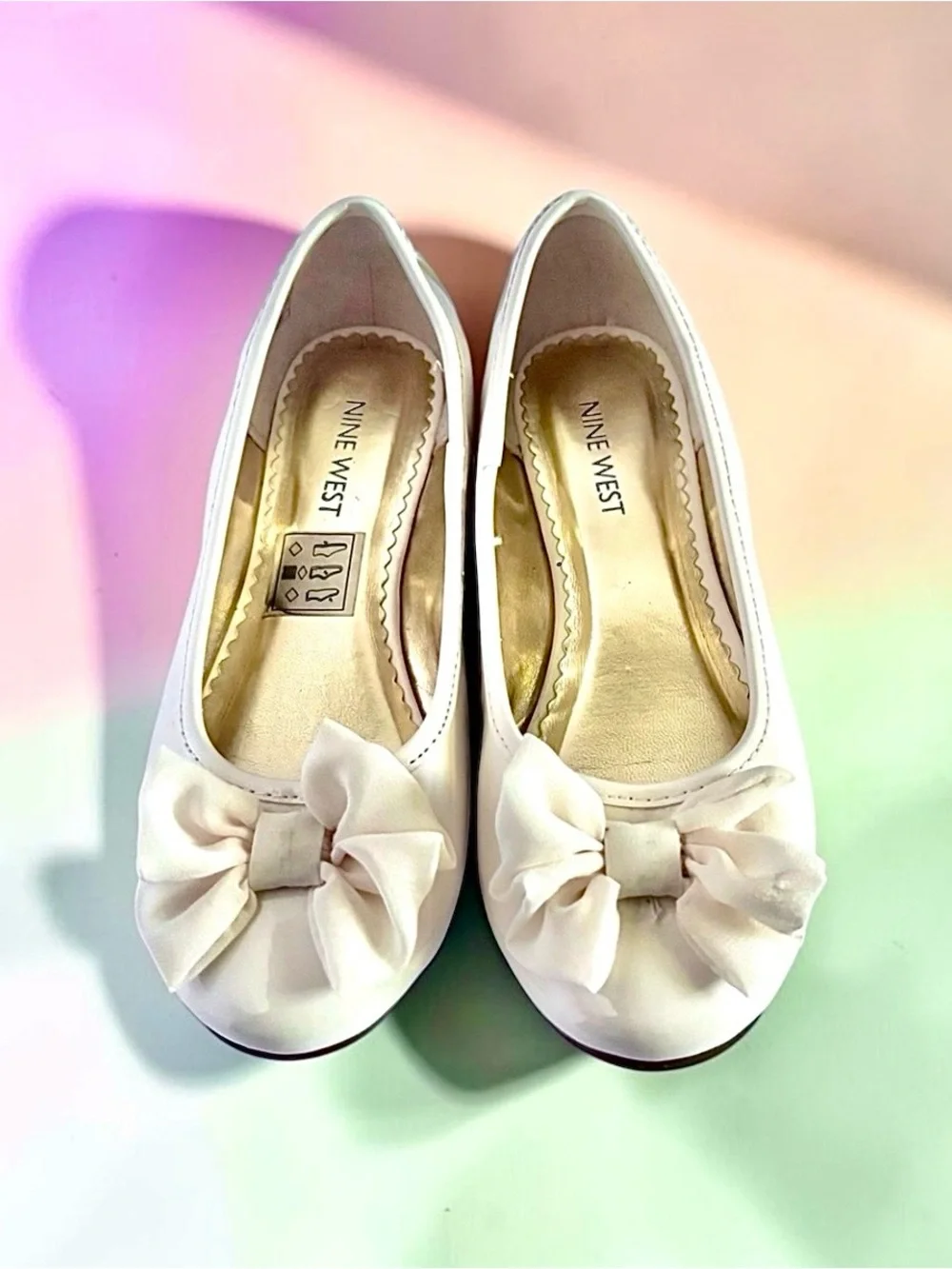 Nine West Bow Flats Cream Patent Girls Size 2 Excellent Condition